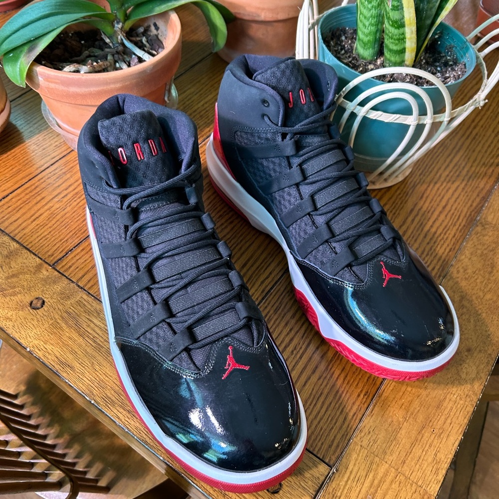 Men’s air Jordan’s brand new. Husband bought for work conference for a speech.
